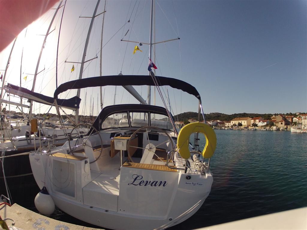 Hanse 385