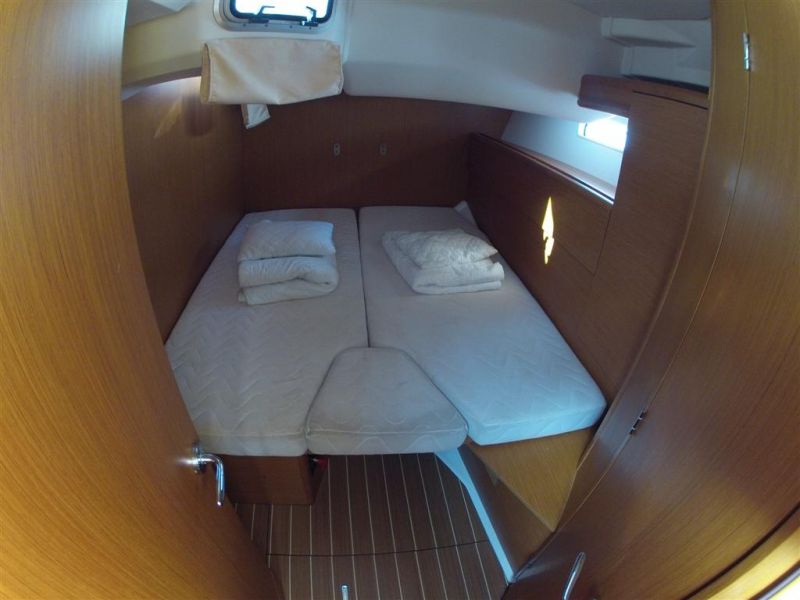 Jeanneau 53