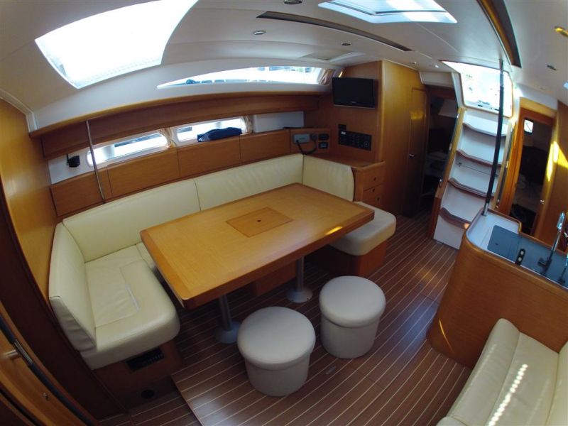 Jeanneau 53