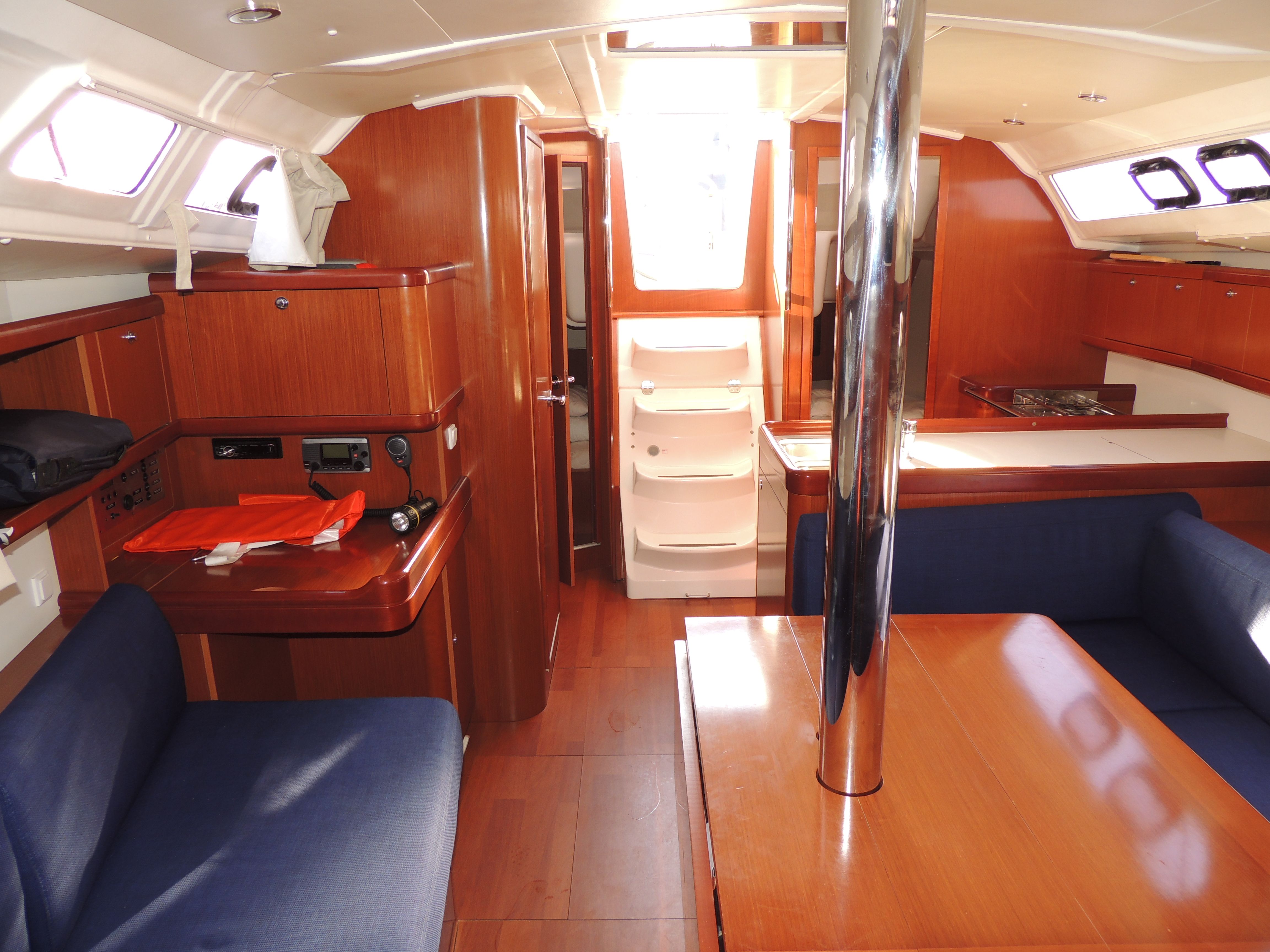 Oceanis 37