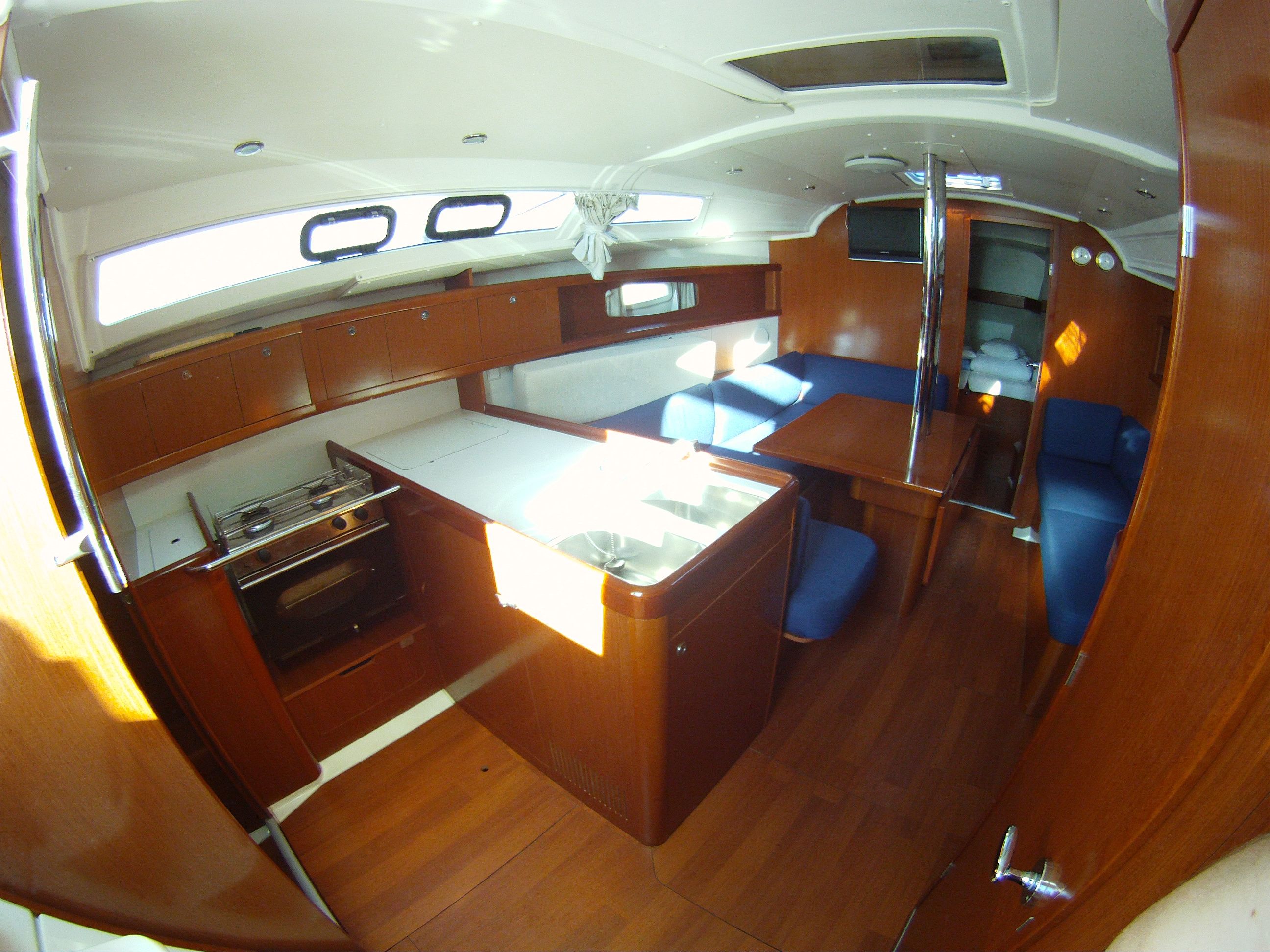 Oceanis 37