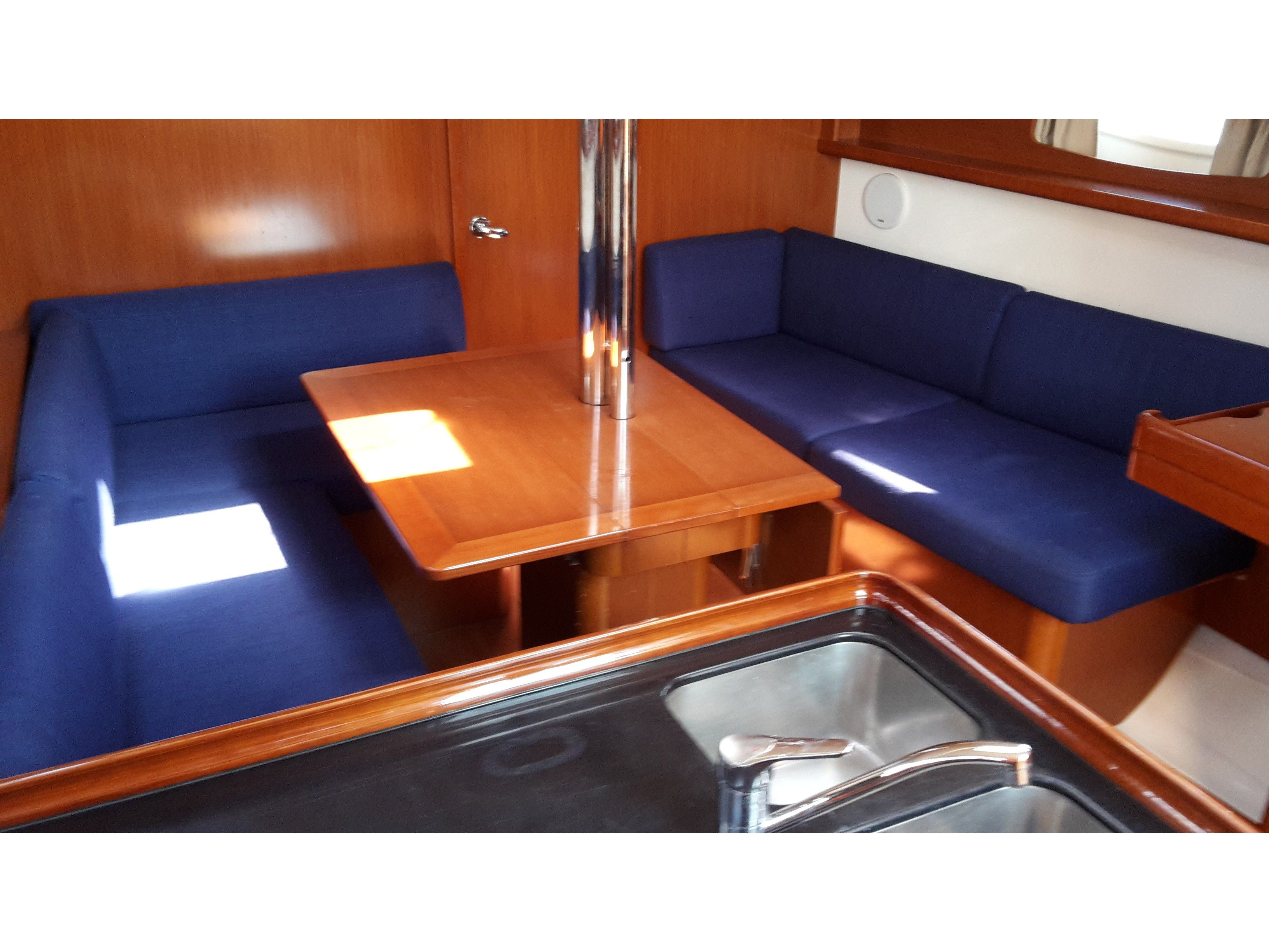 Oceanis 37