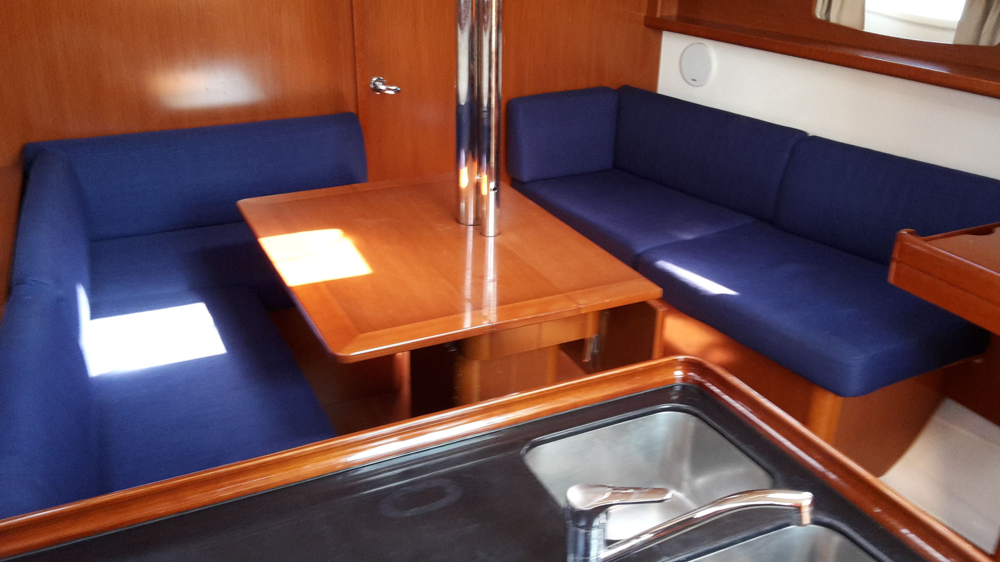 Oceanis 37