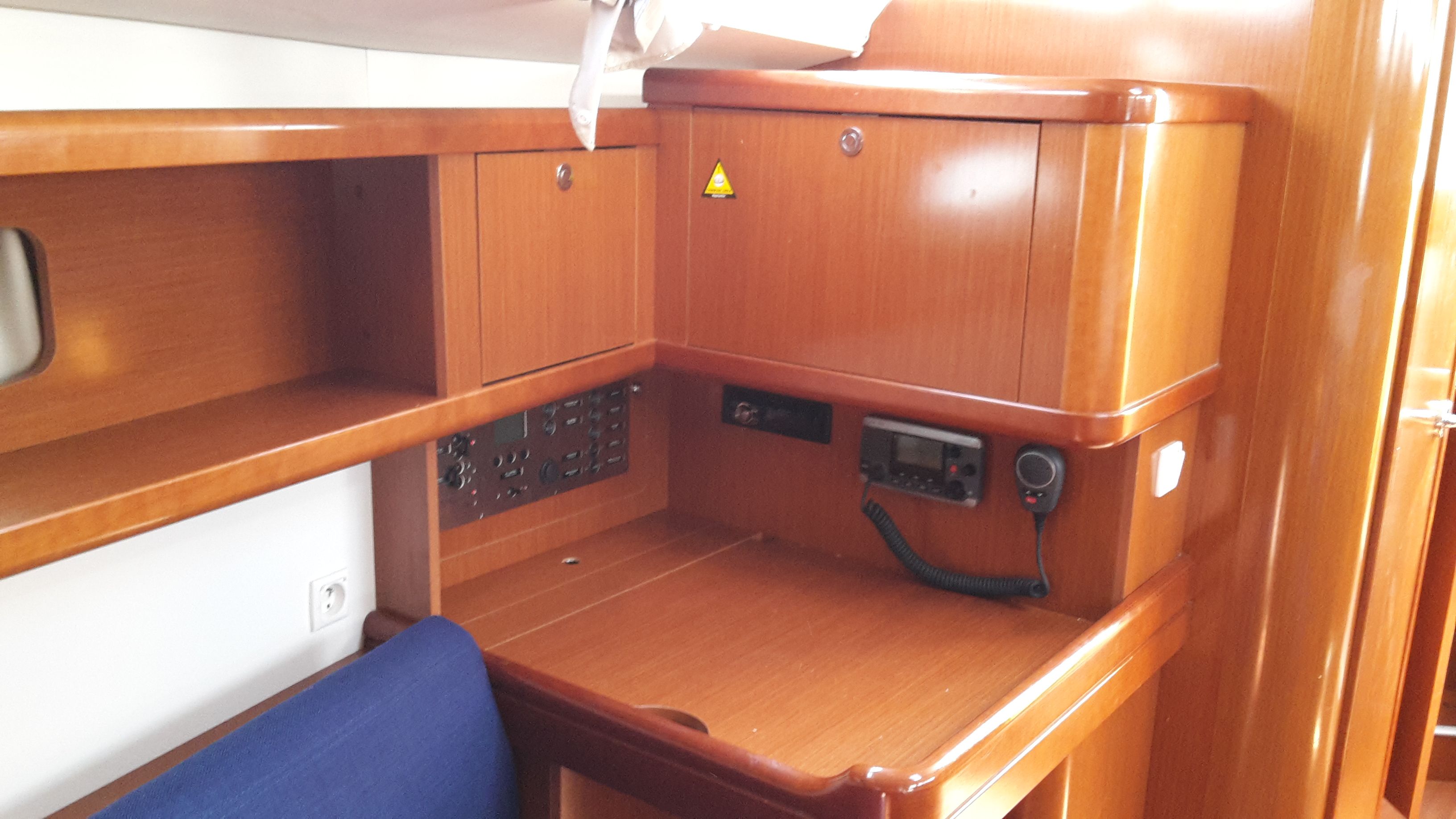 Oceanis 37