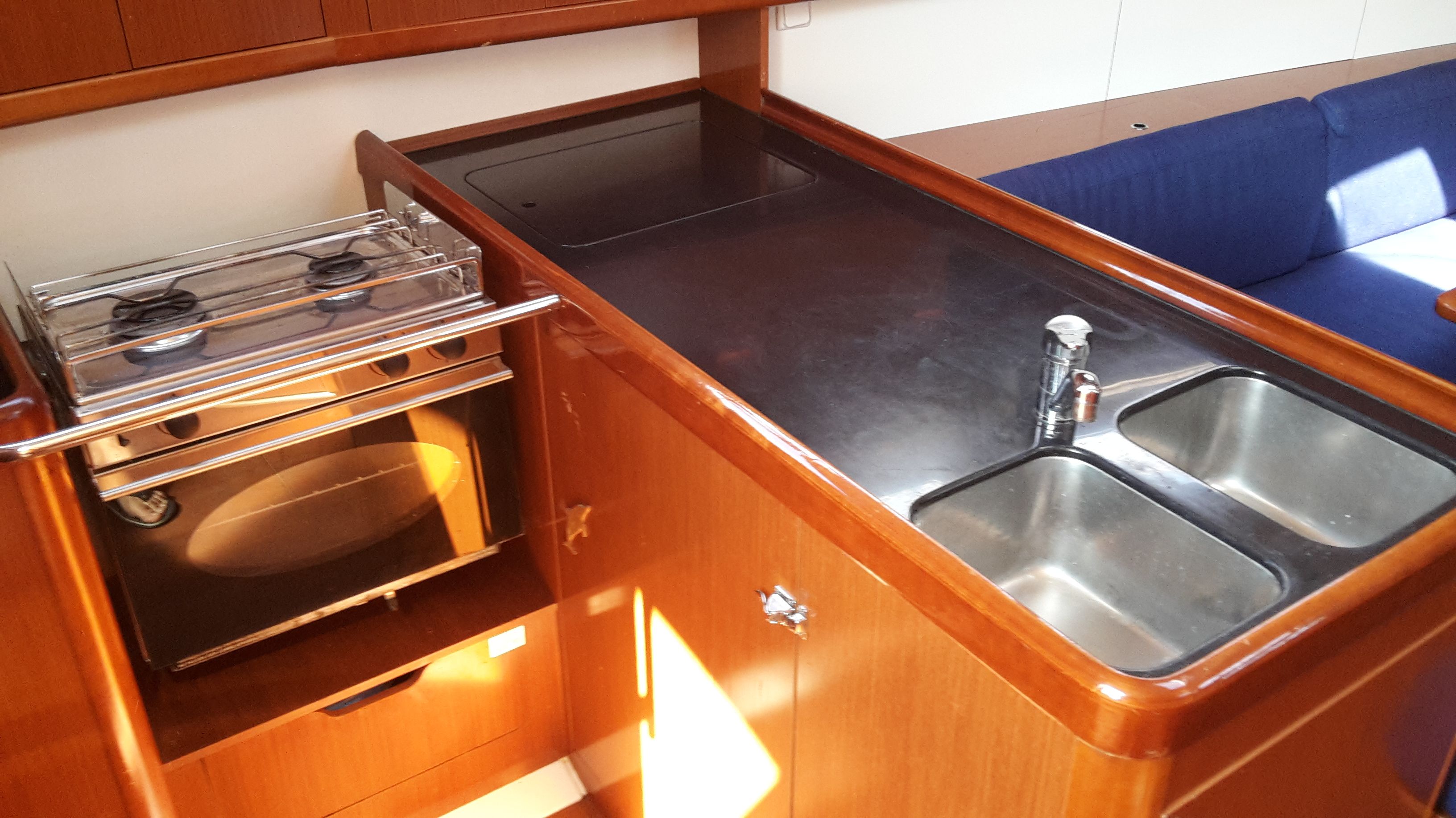 Oceanis 37