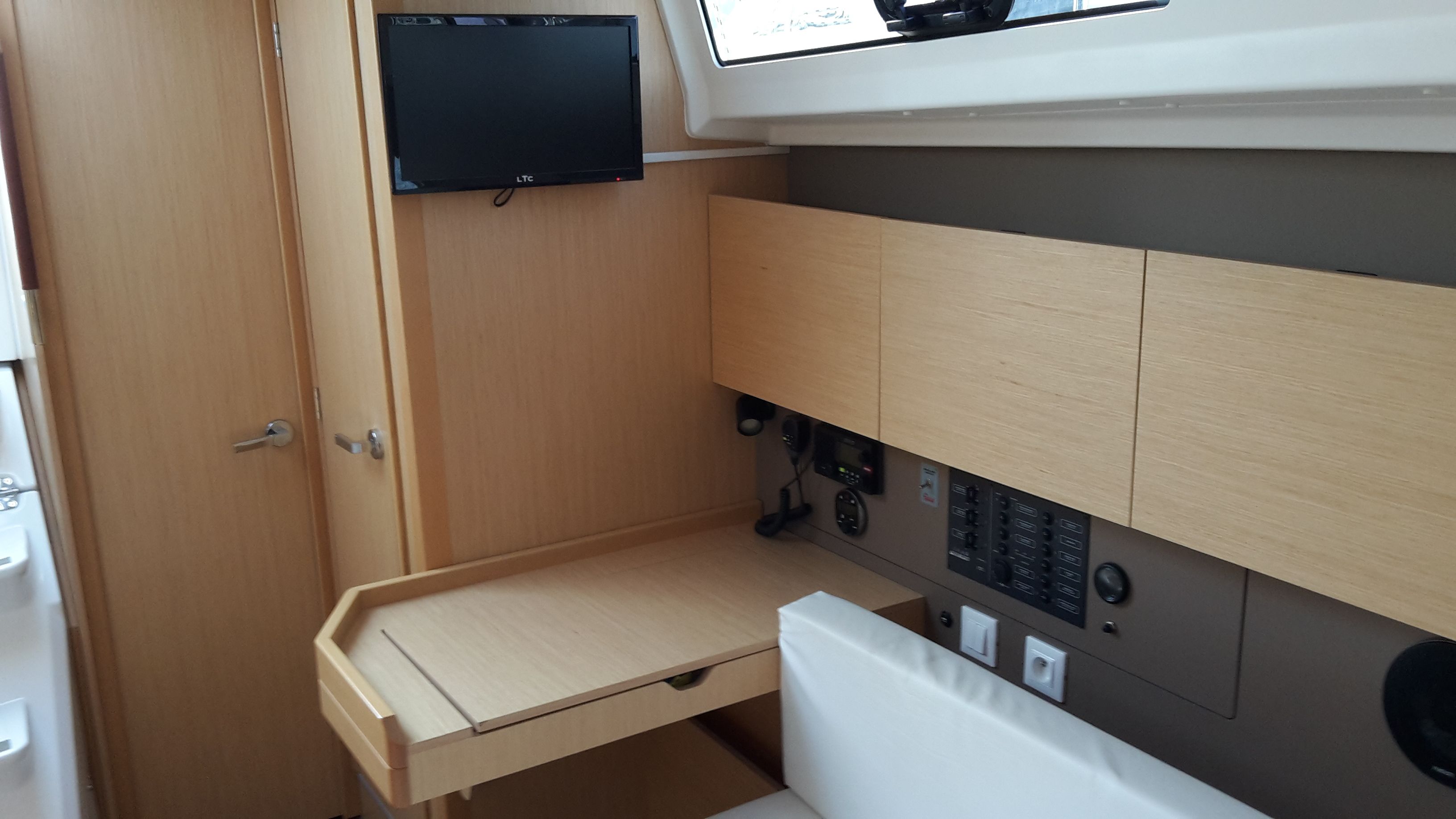 Oceanis 38