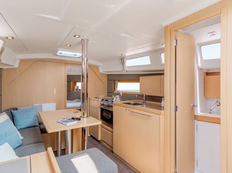 Oceanis 35