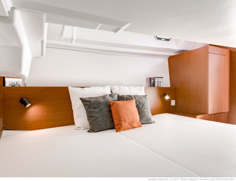 Oceanis 35