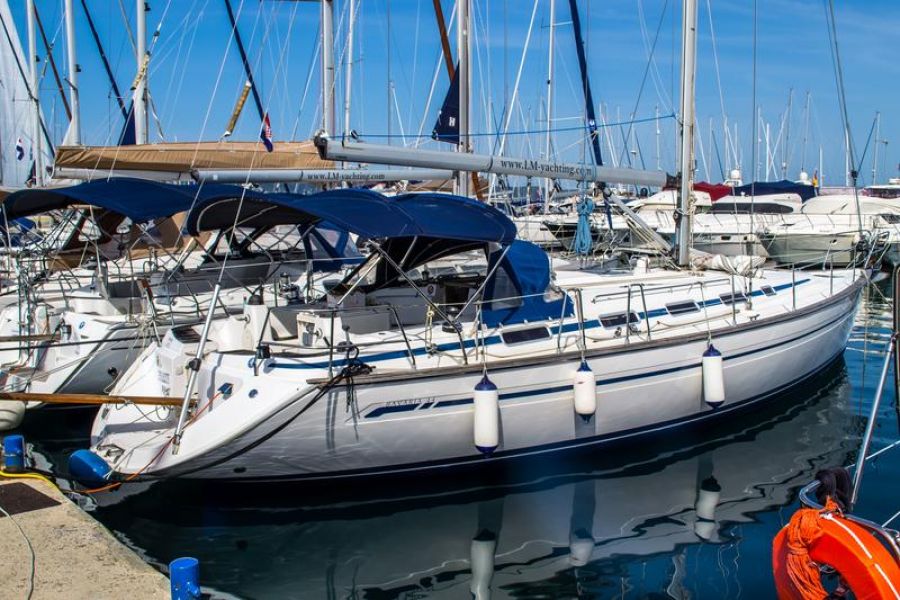 Bavaria 44