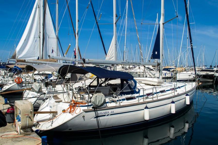 Bavaria 44
