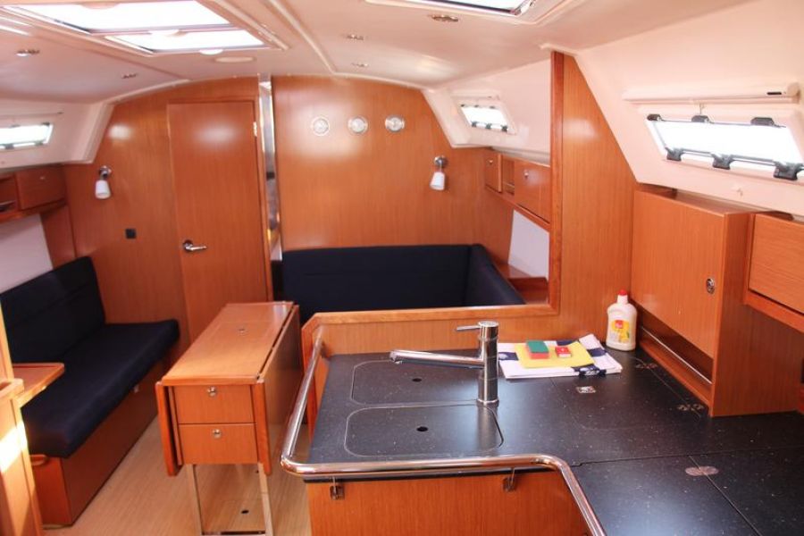 Bavaria Cruiser 36 