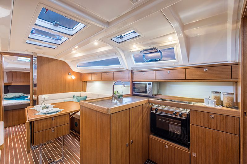 Bavaria Cruiser 37 - 3 cab