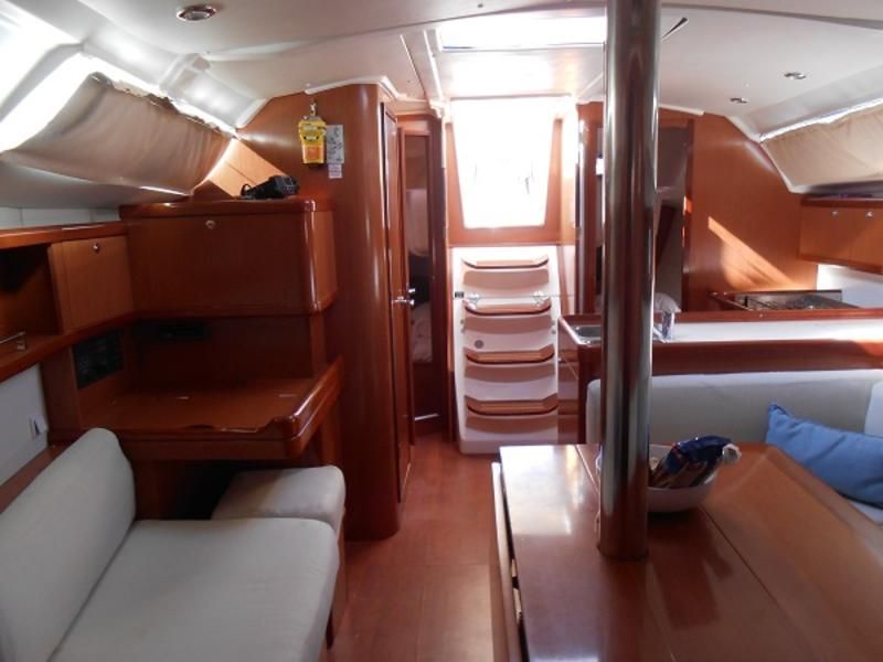 Oceanis 37