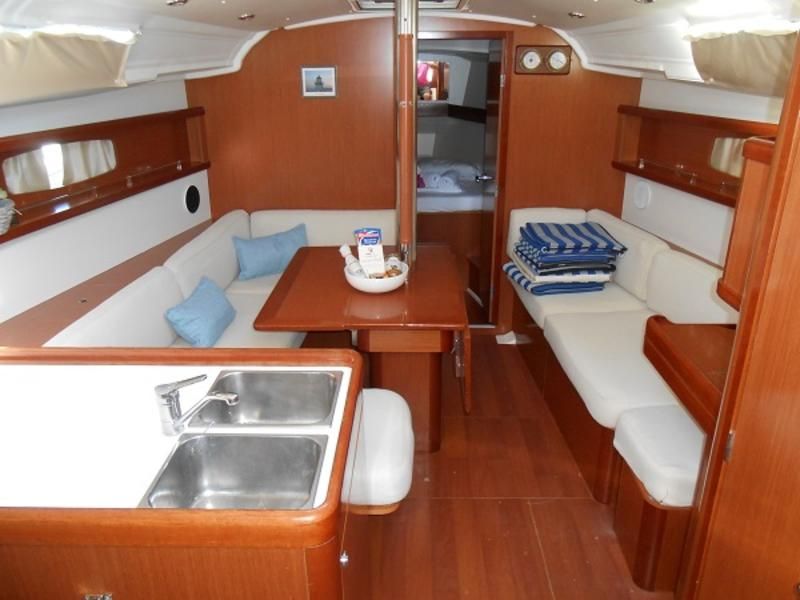 Oceanis 37