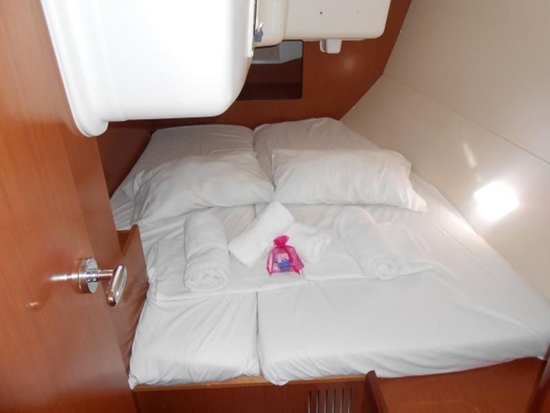 Oceanis 37