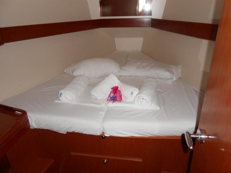 Oceanis 37