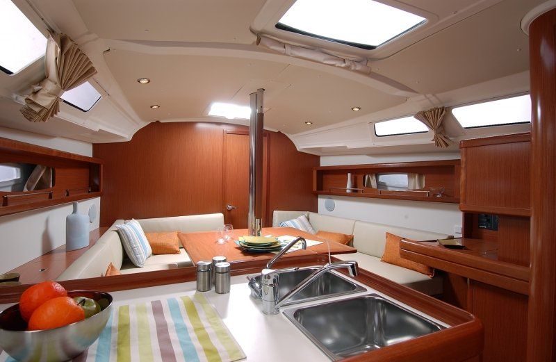 Oceanis 37