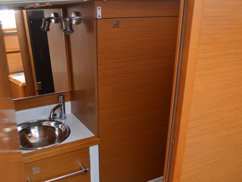 Sun Odyssey 379