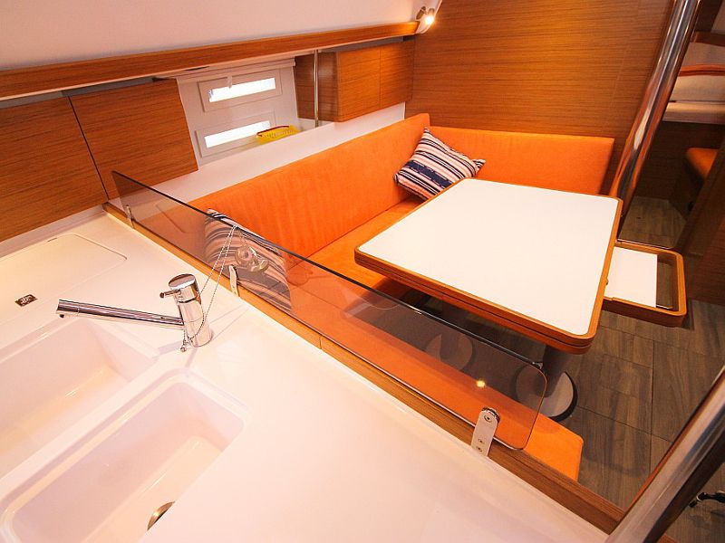 Elan 444 Impression