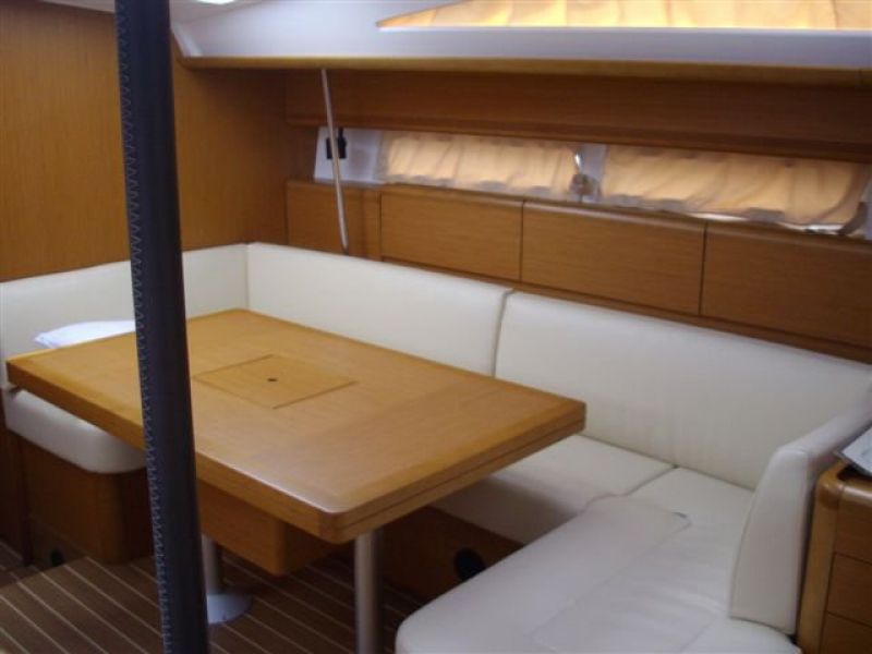 Jeanneau 53