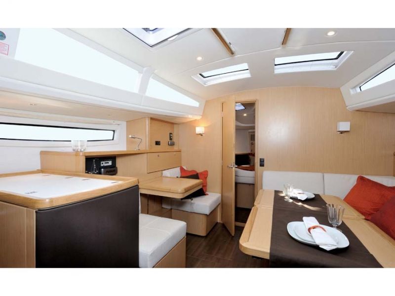Bavaria 37 Cruiser-8