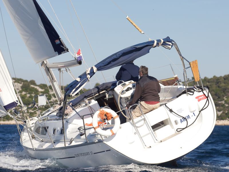 Sun Odyssey 37