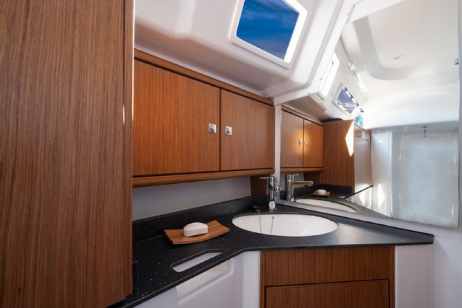 Bavaria Cruiser 33