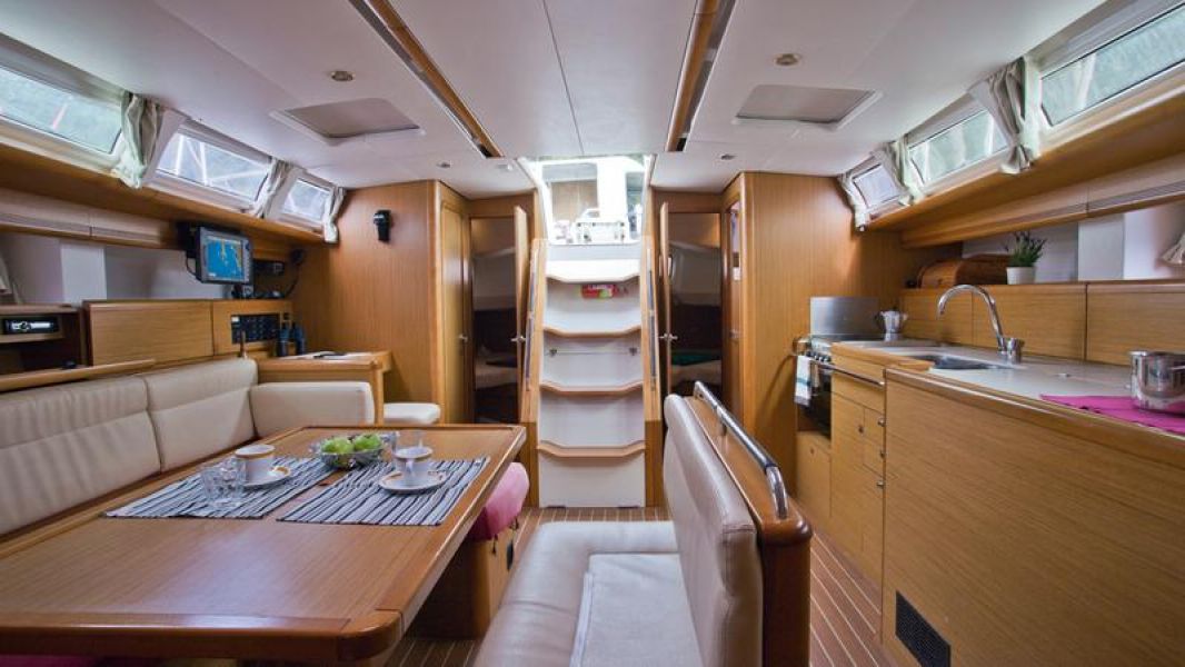Sun Odyssey 49i