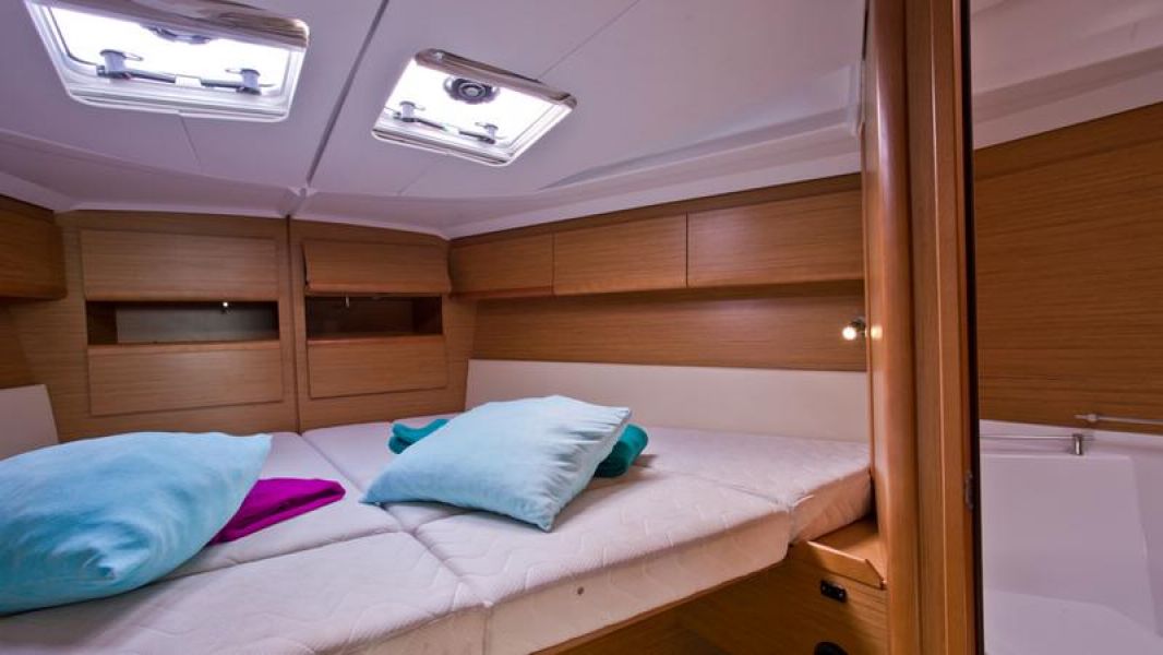 Sun Odyssey 49i