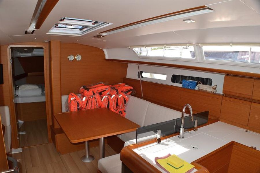 Sun Odyssey 409