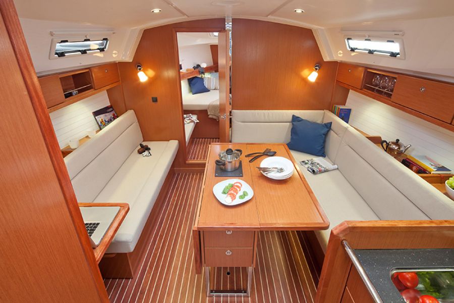 Bavaria Cruiser 36 