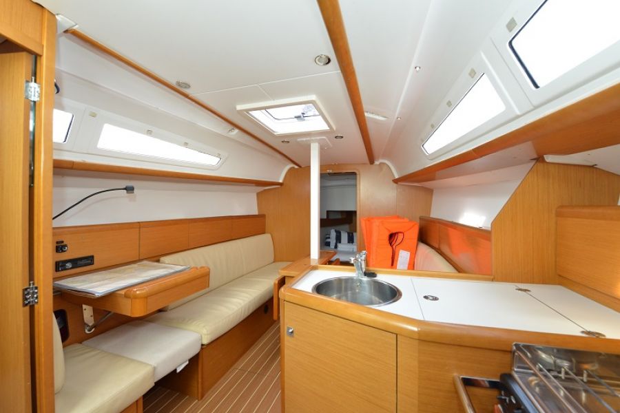 Sun Odyssey 33i 