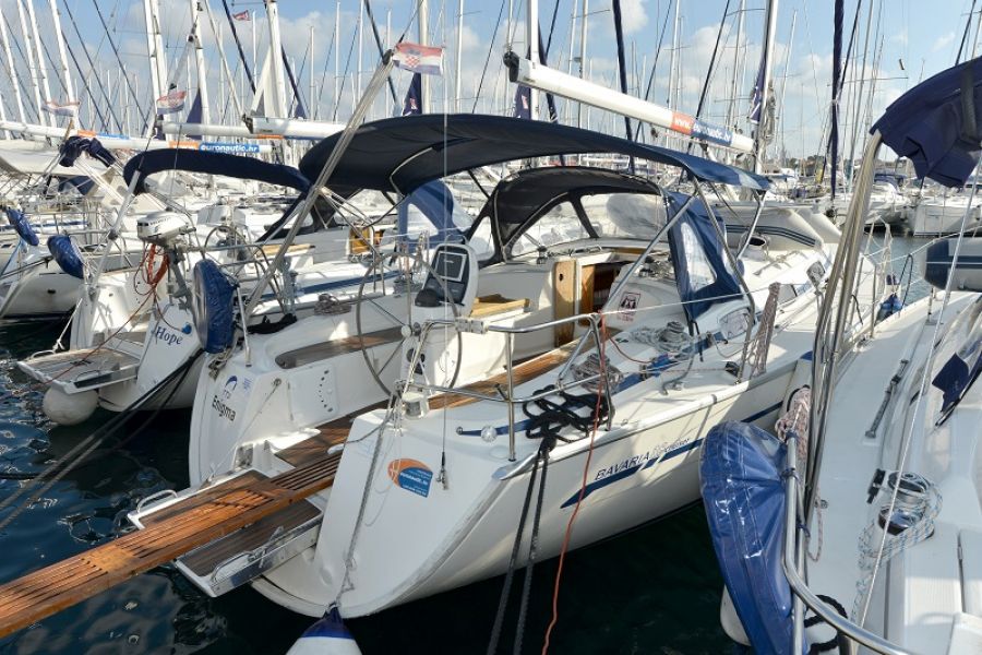Bavaria 38 cruiser 