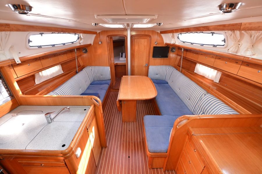Bavaria 38 cruiser 