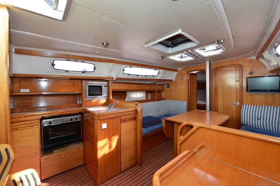 Bavaria 38 cruiser 
