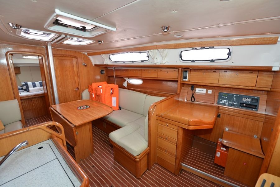 Bavaria 38 cruiser 