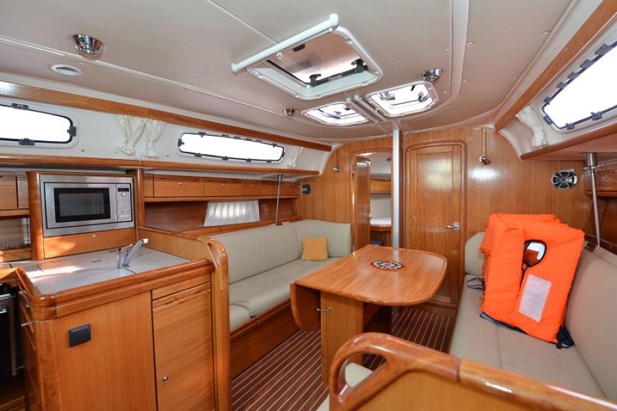 Bavaria 38 cruiser 