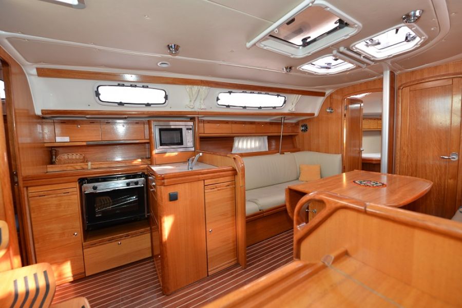 Bavaria 38 cruiser 