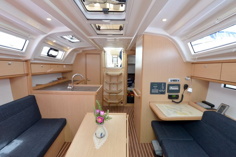 Bavaria Cruiser 37