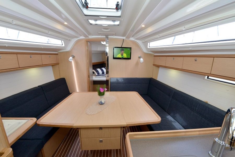 Bavaria Cruiser 37