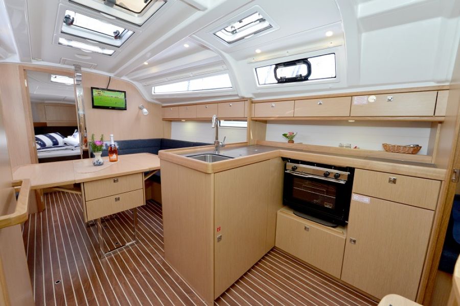 Bavaria Cruiser 37