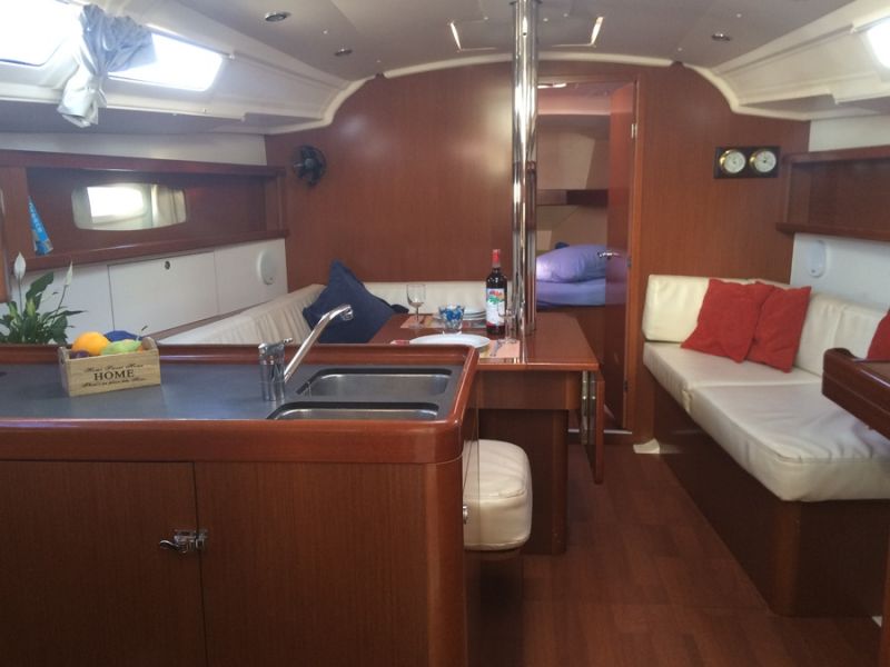 Oceanis 37