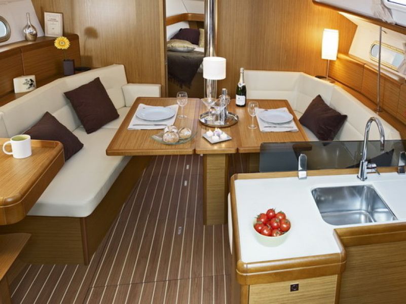 Sun Odyssey 42i