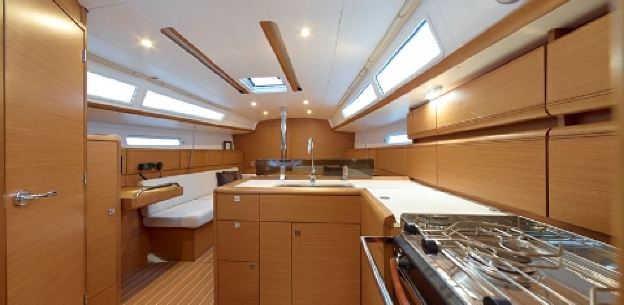 Sun odyssey 379