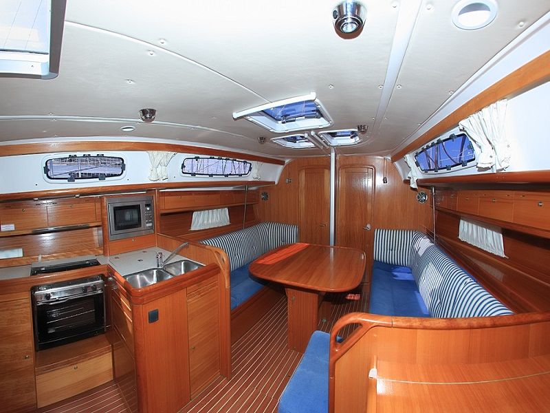 Bavaria 38 cruiser 