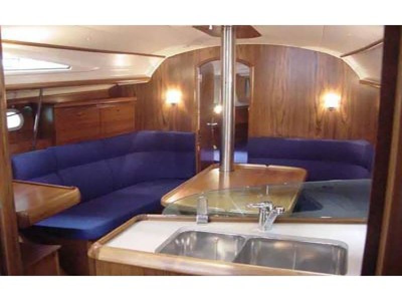Sun Odyssey 35