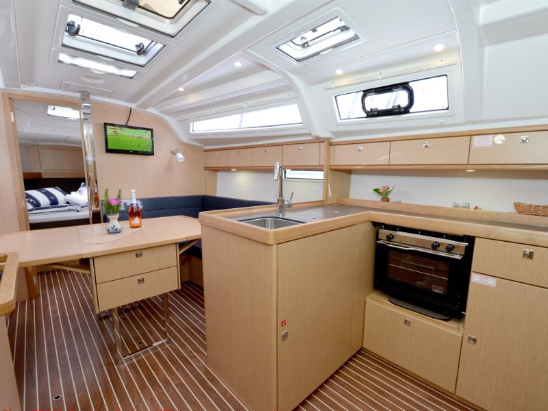 Bavaria Cruiser 37