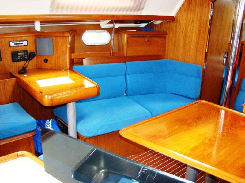 Sun Odyssey 37