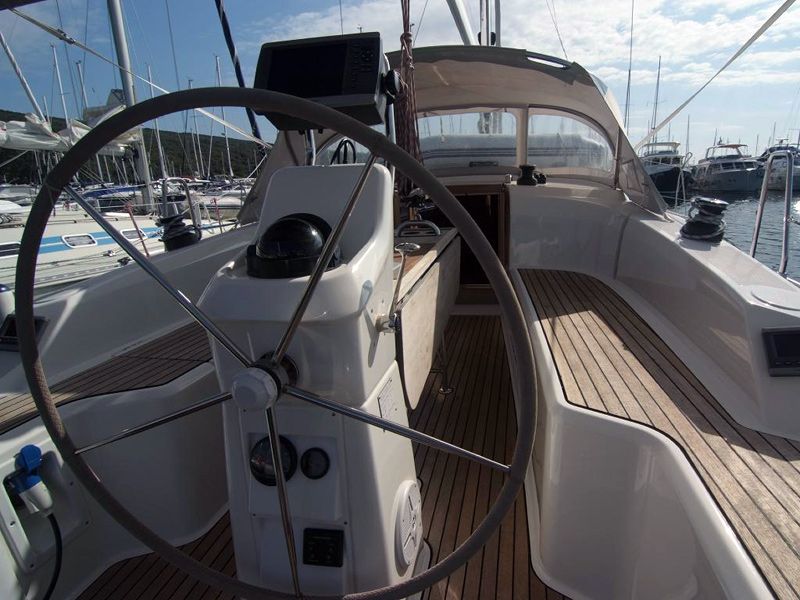 Bavaria Cruiser 33