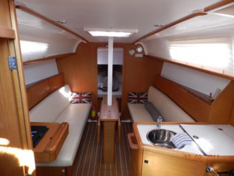 Sun Odyssey 33i